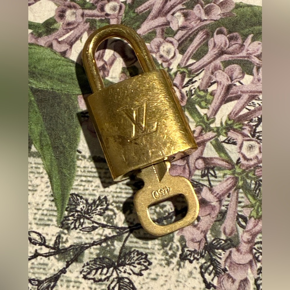 Louis Vuitton Luxurious Gold Lock and Key series 450